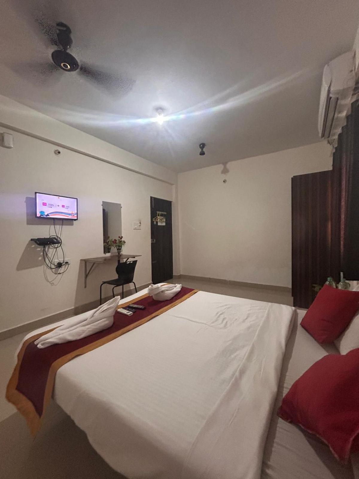 Hotel Prakrathi Residency Бангалор Экстерьер фото