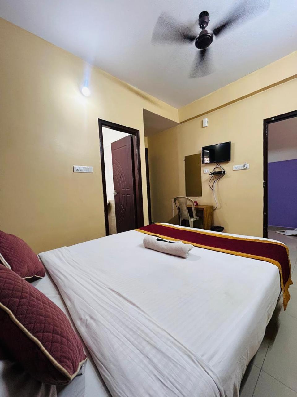Hotel Prakrathi Residency Бангалор Экстерьер фото